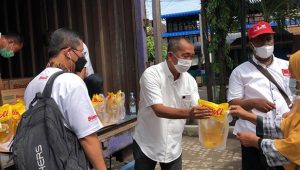 Projo-dan-Salim-Ivomas-Gelar-Pasar-Murah-Minyak-Goreng